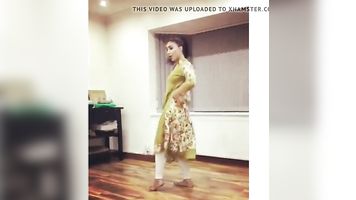 UK Pakistani Uni Girl Dance Non Nude Traditional NON Nude