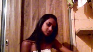 Amature indian home movie of her fingering