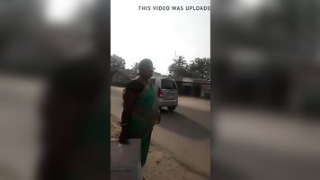 SATIN SILK SAREE AUNTY video3porn3