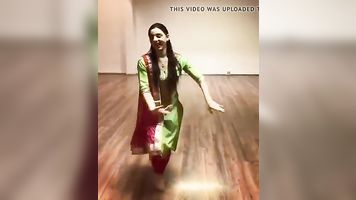 Clothed hot dance by beautiful pretty on hindi song