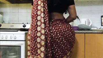 Tamil bhabhi's BIG butt 2