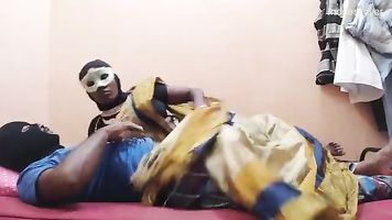 चालक ने फटी हुई चूत का बहुत मज़ा लिया