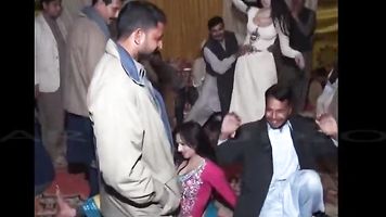 Dance of Escorts in Lahore Party by SexInLahore.Com