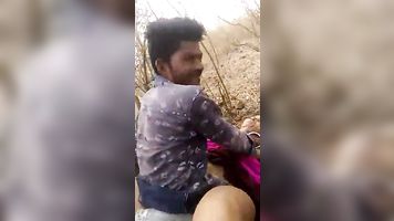 Desi school couple enjoy sex