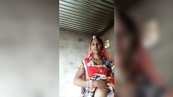 rajasthani aunty showing