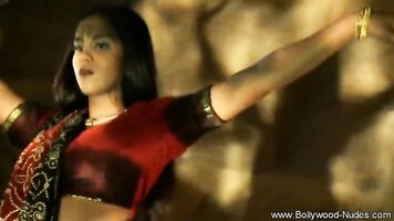 Desi HOUSEWIFE Gorgeous Is Awesome When She Dances