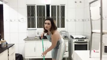 Delicia Cleaning the kitchen very tasty