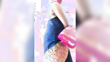 Desi housewife Swetha blouse less saree show