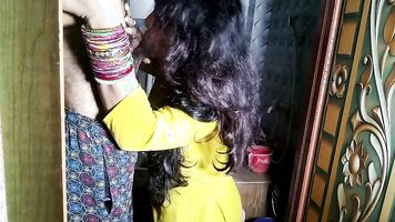 Kaamwali Maid Ko bathroom me Ghodi bnakar Pela