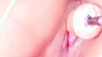desi girl orgasming caught his mommy