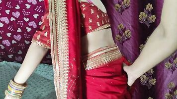 Desi Bhabhi Bebo's first time, Suhaagraat with her husband