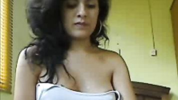 Sexy girl showing her self on cam.