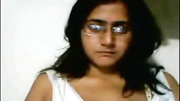 Busty Pakistani housewife Nazia with her driver while her hubby is out from country having sex